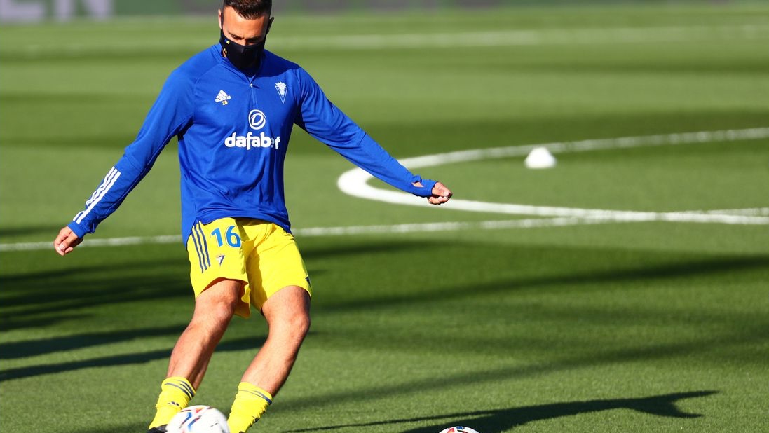 Zagueiro do Cádiz Juan Cala durante aquecimento para partida
REUTERS/Sergio Pérez