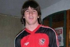Messi com a camisa do Newell's Old Boys (Foto: Divulgação)