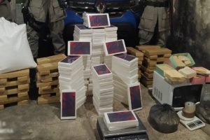 A PM apreendeu mais de R$ 3 milhões em drogas, na cidade de Senador Canedo (Foto: Divulgação/PM)