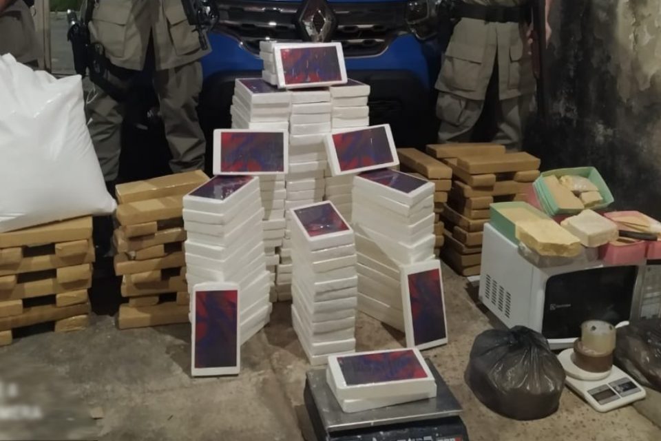 A PM apreendeu mais de R$ 3 milhões em drogas, na cidade de Senador Canedo (Foto: Divulgação/PM)