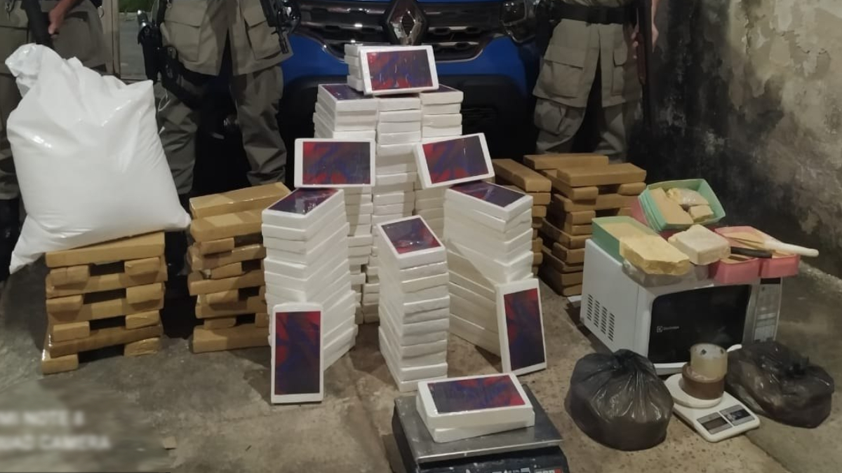 A PM apreendeu mais de R$ 3 milhões em drogas, na cidade de Senador Canedo (Foto: Divulgação/PM)