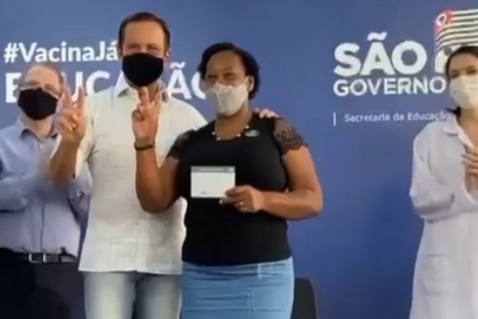Silmara Cristina Andrade, 51, primeira profissional de educação a ser vacinada no Brasil (Foto: Instagram)