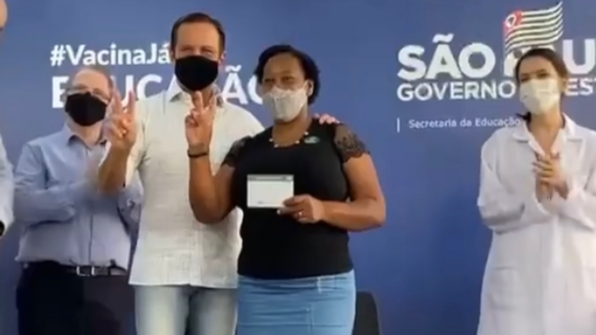 Silmara Cristina Andrade, 51, primeira profissional de educação a ser vacinada no Brasil (Foto: Instagram)