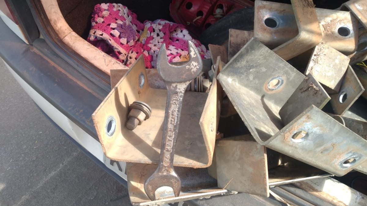 Preso suspeito de furtar defensas metálicas na saída da GO-403, em Goiânia