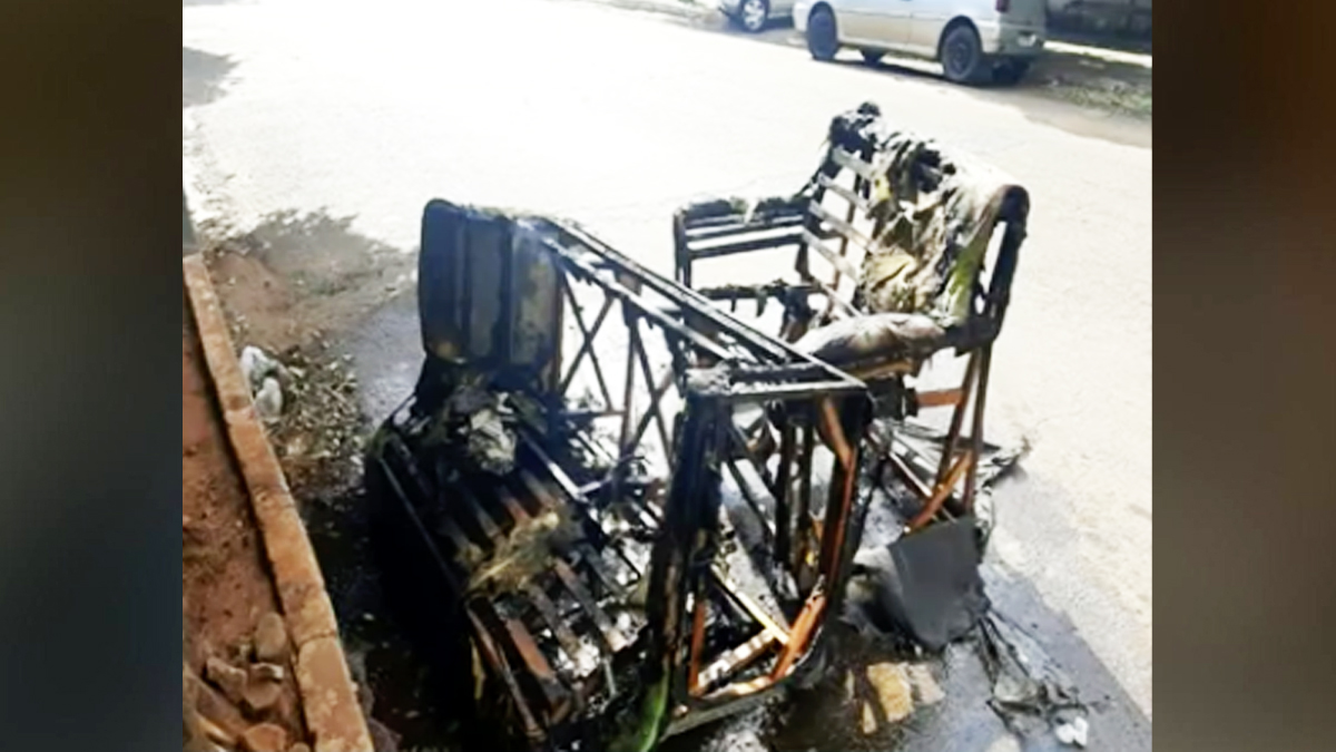 Os bombeiros conseguiram evitar que o fogo se alastrasse para outros cômodos da casa (Foto: Divulgação/Bombeiros)