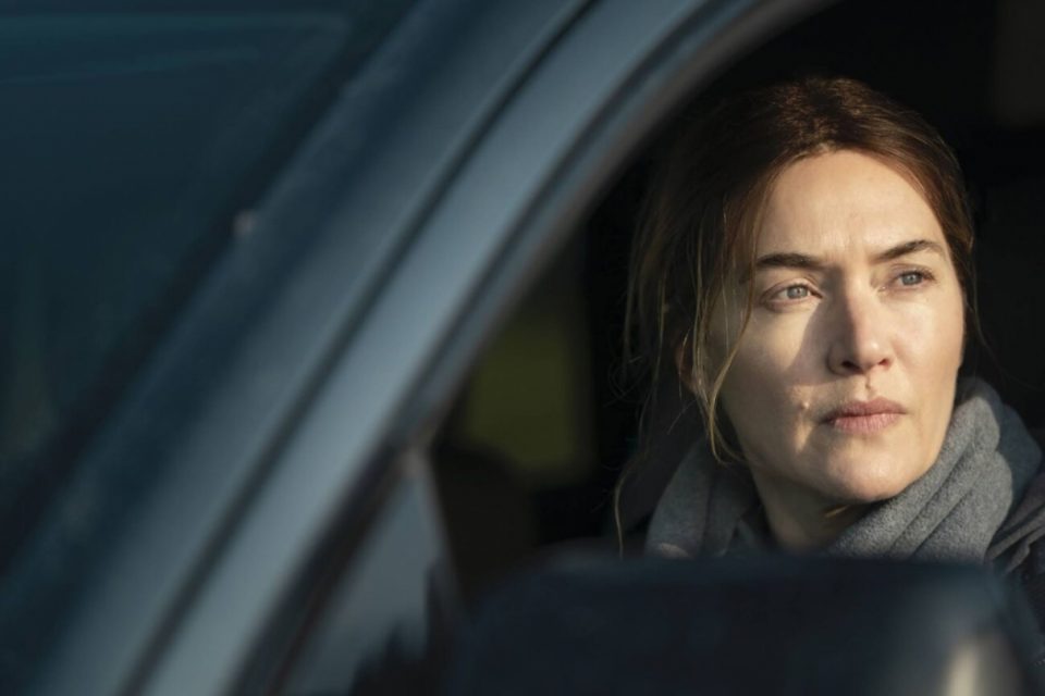 Kate Winslet interpreta uma detetive sem tempo para rodeios em 'Mare of Easttown'