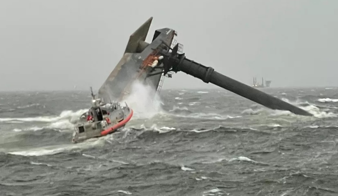 Navio naufraga com 18 tripulantes no Golfo do México