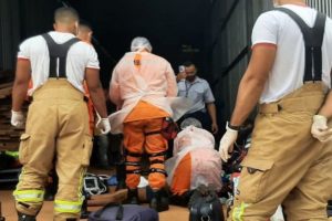 Homem morre após sofrer descarga elétrica e cair de altura de 3 metros