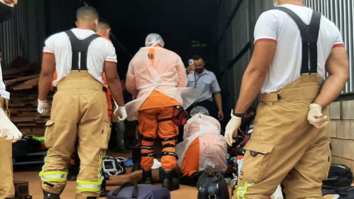 Homem morre após sofrer descarga elétrica e cair de altura de 3 metros