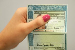 Mulheres vítimas de violência doméstica são incluídas no programa CNH social, em Goiás