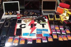 Polícia aborda suspeito por conta de arma, mas descobre golpe estelionatário