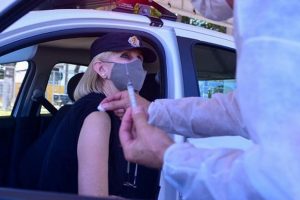 Vacinação de policiais (Foto: Jucimar Sousa / Mais Goiás)