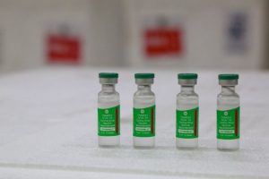 Agência europeia diz que há 'relação' entre trombose com vacina da Astrazeneca