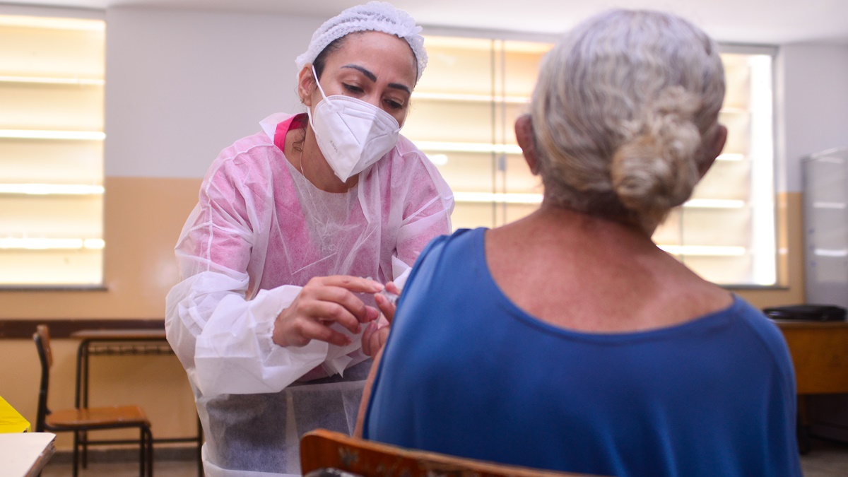 Goiânia continua com a imunização contra a Covid-19 nesta segunda-feira (19). (Foto: Jucimar de Sousa/Mais Goiás)