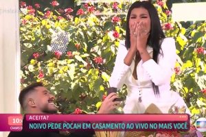 Pocah é pedida em casamento ao vivo no Mais Você