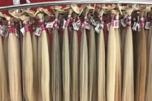 A polícia do Rio de Janeiro investiga um esquema ilegal em uma das maiores ONGs que arrecada doações de cabelo para pessoas com câncer - Quadrilha é acusada de desviar doações de cabelos e ganhar fortuna