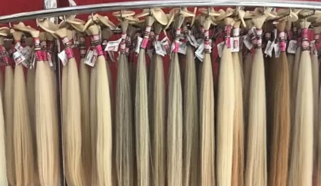 A polícia do Rio de Janeiro investiga um esquema ilegal em uma das maiores ONGs que arrecada doações de cabelo para pessoas com câncer - Quadrilha é acusada de desviar doações de cabelos e ganhar fortuna