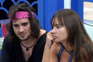 BBB 21: Thaís acredita que vai e vem com Fiuk atrapalhou seu jogo