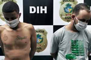 Apresentação dos suspeitos na Delegacia de Investigação de Homicídios (Foto: Polícia Civil)