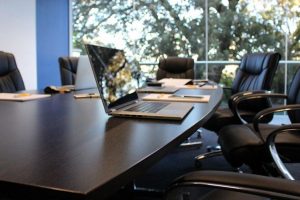 Justiça suspende limitação de horário para escritórios de advocacia