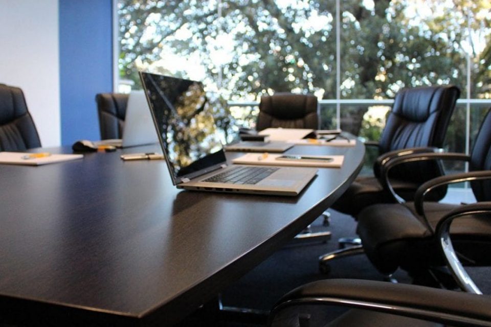 Justiça suspende limitação de horário para escritórios de advocacia