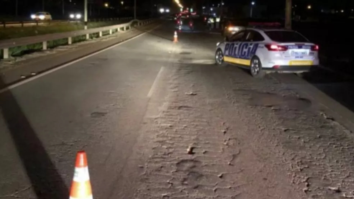 Motorista de app morre atropelado ao colocar combustível em carro, na GO-070