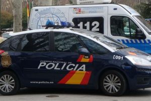 Homem é preso suspeito de infectar 22 pessoas com covid-19 na Espanha