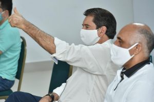 Prefeito de Goiânia em exercício, Rogério Cruz, ao lado de Maguito (Foto: Redes sociais)