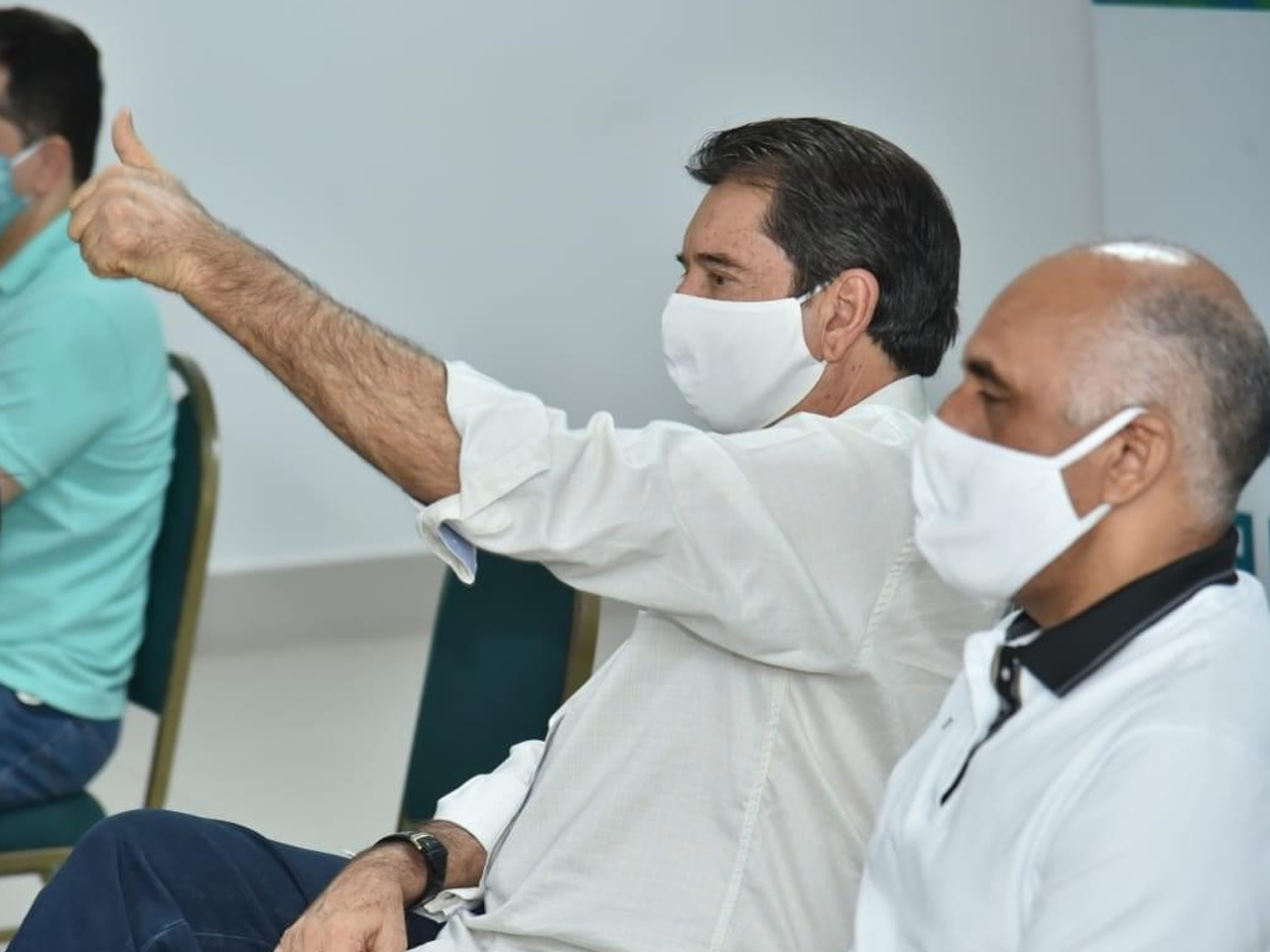 Prefeito de Goiânia em exercício, Rogério Cruz, ao lado de Maguito (Foto: Redes sociais)