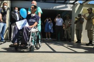 O bombeiro militar Moisés Rodrigues de Oliveira recebeu alta do tratamento contra Covid-19 após ficar 47 dias internado em Goiânia. (Foto: divulgação/Corpo de Bombeiros)