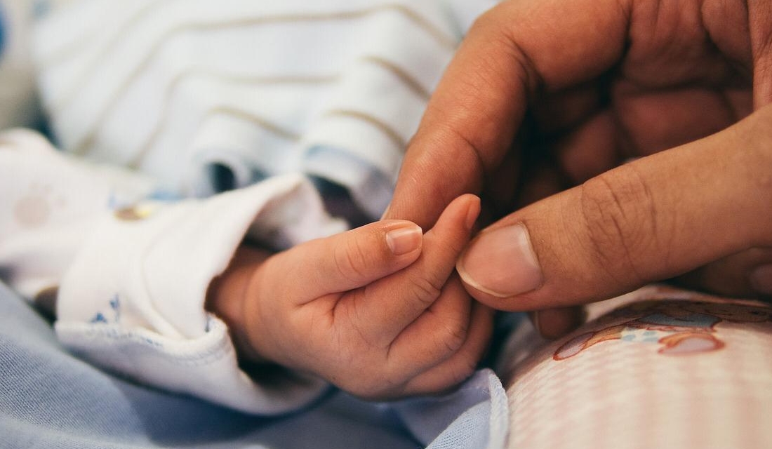 Goiás: mais de 1,6 mil recém-nascidos foram registrados sem o nome do pai em 2022