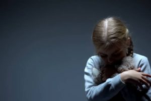 A Secretaria Municipal de Saúde (SMS) de Goiânia disponibilizou, na terça-feira (18), materiais online contra abuso infantil.(Foto: Reprodução/iStock)