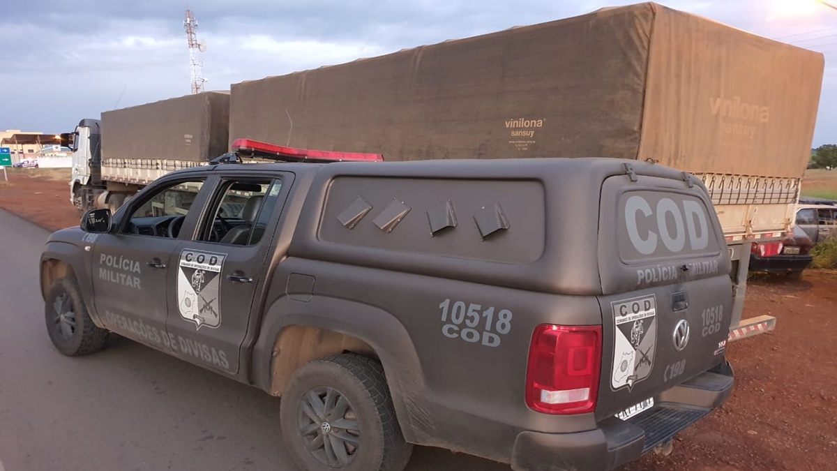 A Polícia Militar (PM) apreendeu uma carga de feijão avaliada em R$ 250 mil e que não possuía documentação, em Formosa. (Foto: divulgação/PM)