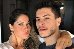 Ideia surgiu em papo com a cantora cristã Isadora Pompeo. Maíra Cardi diz ter relações com Arthur Aguiar ao som de playlist gospel BBB 22 sexo