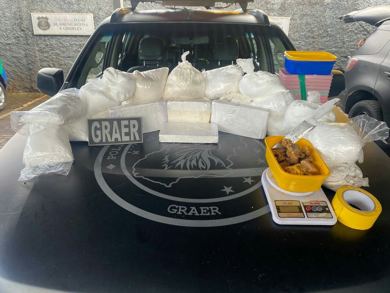 Polícia fecha suposto laboratório com drogas avaliadas mais de R$ 1 milhão