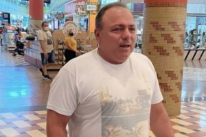 Ex-ministro da Saúde Eduardo Pazuello circula sem máscara no shopping Manaura, de Manaus (Foto: Jaqueline Bastos/Arquivo Pessoal)