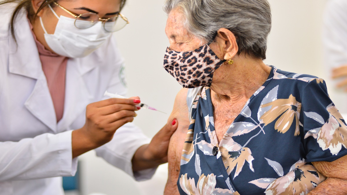 Secretários pedem que Ministério da Saúde autorize mistura de vacinas e priorize 3ª dose de idosos (Foto: Jucimar de Sousa - Mais Goiás)