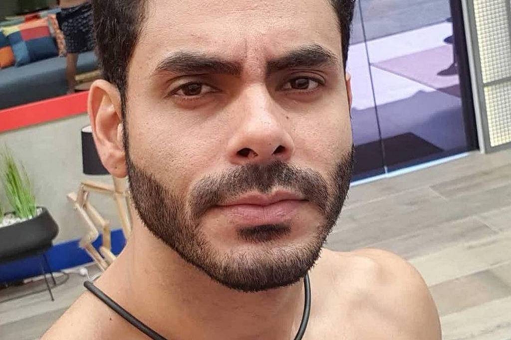 Cantor já comparou cabelo com uma peruca de fantasia neandertal Rodolffo é criticado após comentário sobre bronze: “Tô negão”