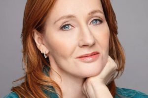 J.K. Rowling, autora de 'Harry Potter', lança novo romance infantil neste ano