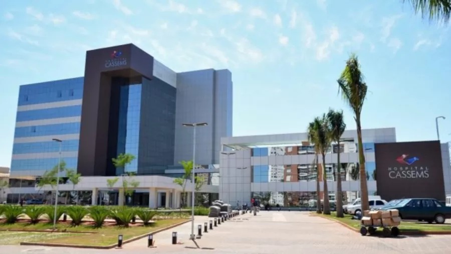 Mulher visita marido internado com covid e descobre amante no MS