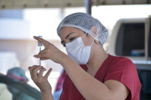 Vacinação em Aparecida (Foto: Claudivino Antunes/SecomAparecida)