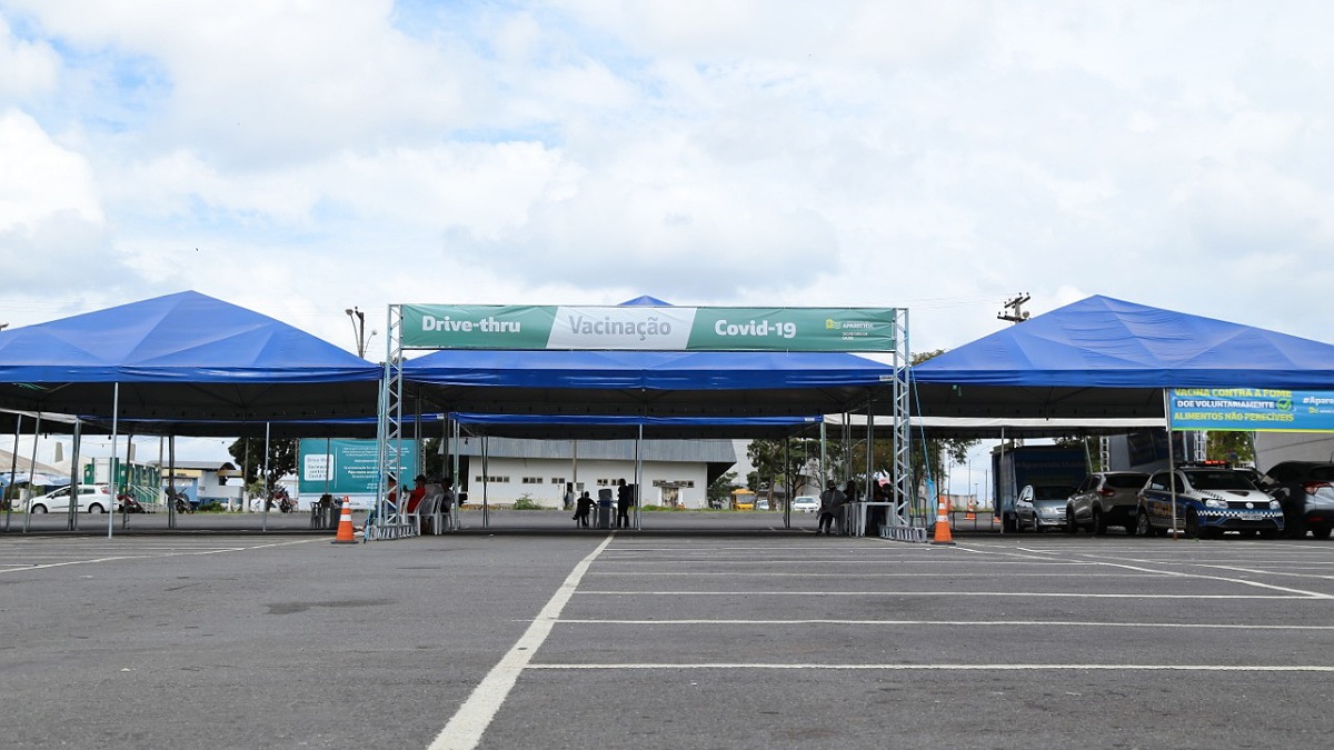 Ponto de vacinação na modalidade drive-thru, em Aparecida (Foto: Secom/Aparecida)