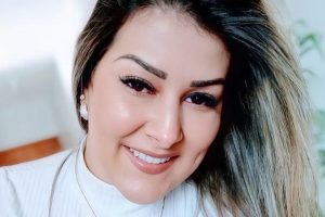 Cabeleireira Juliane Lacerda, de 36 anos, encara sua recuperação - e de forma literal. Desde o dia 29 de janeiro, a profissional luta para -Em Goiânia, cabeleireira que pulou de prédio para fugir de estupro volta a andar