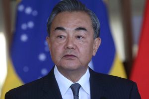 China quer trabalhar com o Brasil para promover parceria estratégica - conselheiro de Estado e ministro das Relações Exteriores da China, Wang Yi, disse neste sábado (10) que a China quer trabalhar com o Brasil para promover sua parceria estratégica abrangente a fim de continuar fazendo novo progresso.