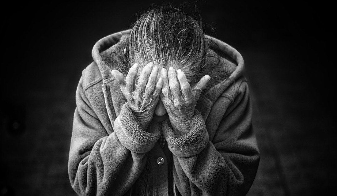 Idosa foge do filho para não ser espancada em Anápolis