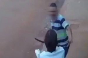 Bêbado é suspeito de esfaquear mulher que estava chorando por morte de familiar