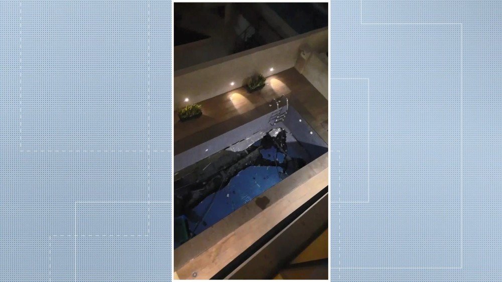 Piscina desaba em prédio de luxo no ES e danifica carros