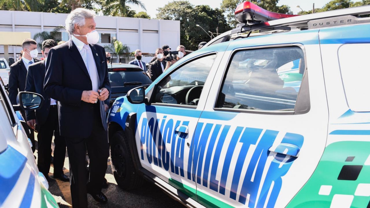 Governador Ronaldo Caiado (DEM) durante entrega de viaturas às forças de segurança (Foto: Governo de Goiás)