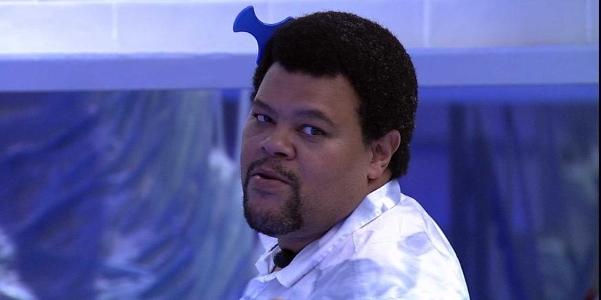 Babu Santana lança nova música sobre situação da covid-19 no Brasil