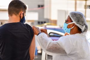 Vacinação contra covid-19 em Goiás (Foto: Jucimar Sousa/Divulgação)